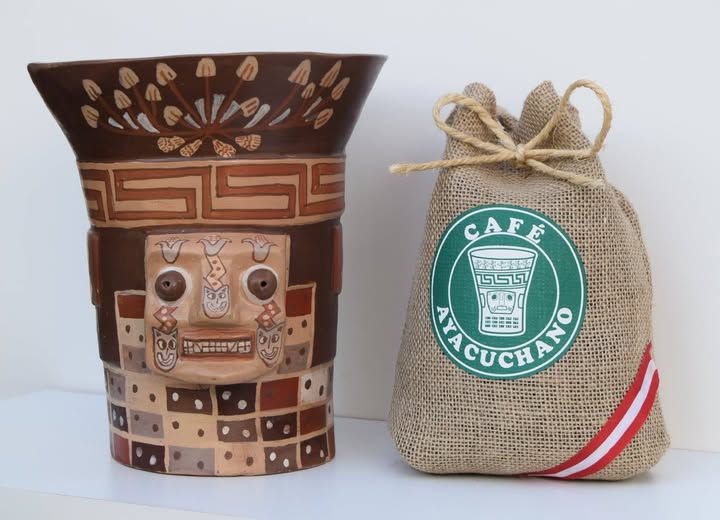 Festival cultural con personas bailando y música